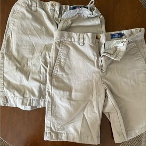 Boys Vineyard Vines khaki shorts. Size 12.